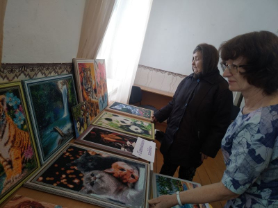 Северо-Плетневский автоклуб представил выставку картин