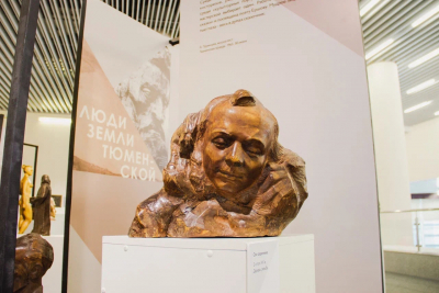 Юбилейная выставка Николая Распопова продлила работу в Тюмени до конца года
