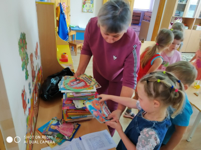 9 сентября библиотекарь Бызовской библиотеки организовала внестационарное обслуживание детского сада