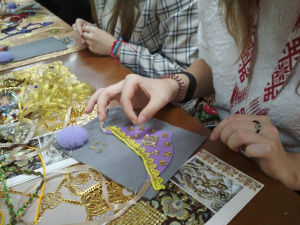 В рамках арт-резиденции «ВМашарова» 13 октября состоялся очередной мастер-класс по обучению навыкам золотного шитья