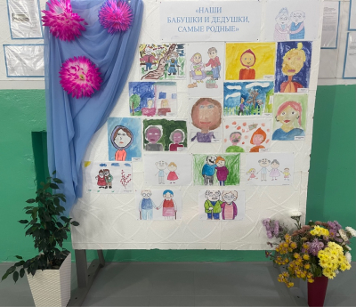 Выставка рисунков ко Дню пожилых людей в Скородумском СДК