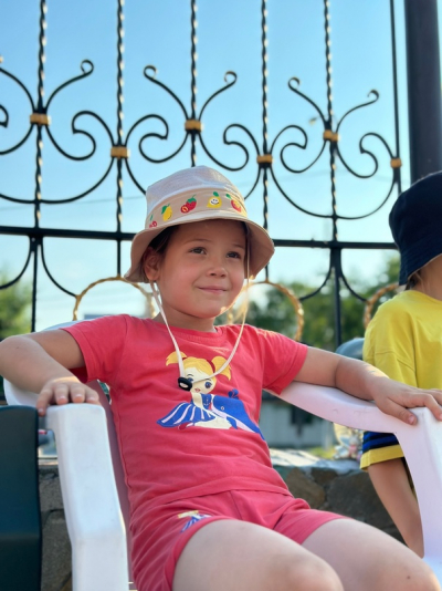Довольные ребята — участники летней площадки в Городском саду