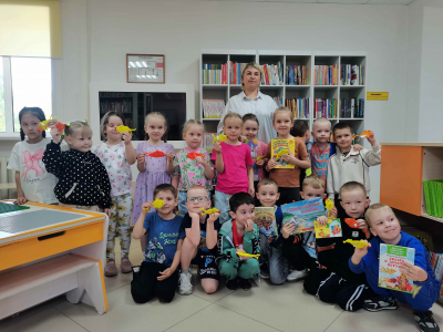 Час раскрытой книги  «Ну-ка книжка повернись, ну-ка сказка покажись»