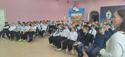 Информационный час «108 минут, изменивших мир», посвященный бессмертному подвигу Юрия Гагарина. Ембаевский СК