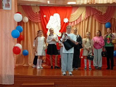 Праздничная программа «Мама лучшая»