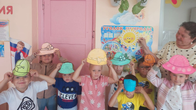 «Кто с панамками не дружит, солнечный удар заслужит!»