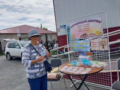 Читающий дворик «Край мой озёрный, берёзовый»