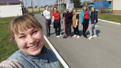 Сотрудники учреждения продолжают подготовку территории к майским праздникам