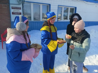 Масленица идёт, блин да мёд несёт