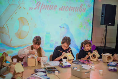 ЯРКИЕ МОТИВЫ мастер-класс по росписи деревянного скворечника