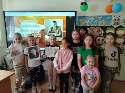 Литературный час, посвященный 115-летию со дня рождения выдающегося русского поэта Александра Твардовского «Нет, жизнь меня не обделила»