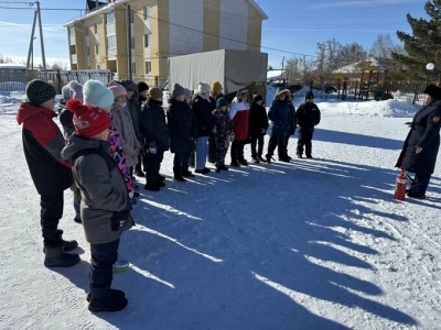 Информационный час "Огонь добрый и злой" в Каменском СК