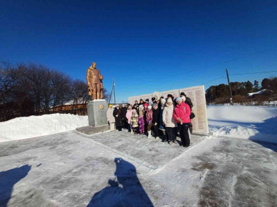 Митинг у памятника Войнам Великой Отечественной войны, посвящённый «Дню Защитника Отечества» — 23 февраля