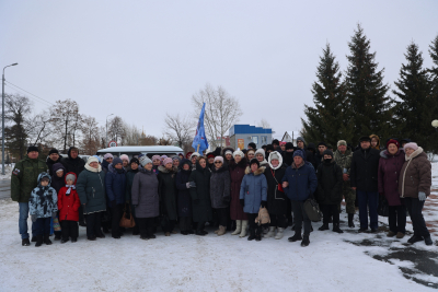 Митинг, посвященный отправке автомобиля в зону специальной военной операции.