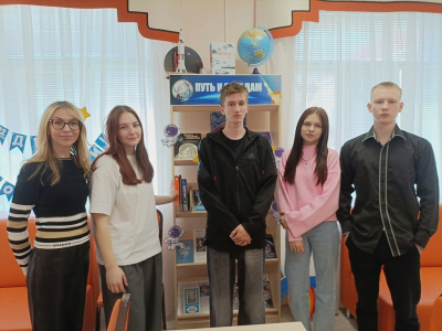 Информационно-познавательный час «Покорители Вселенной»