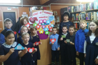 Акция «Букет из маминых цветов» в Овсянниковской библиотеке