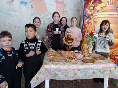 Народное гуляние «Масленица идёт, блин да мёд несёт»