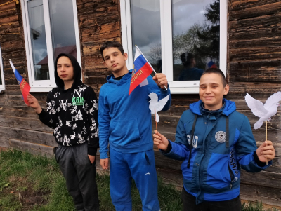 В деревнях Осеева и Петропавловка прошла акция «Мир! Труд! Май!»