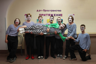Дебютировала подростковая ВИА