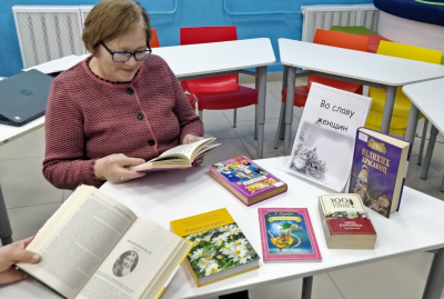 Выставка-праздник «Во славу женщин»