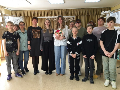 Флейтистка Екатерина Корнишина провела встречу с детьми и педагогами