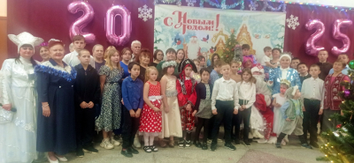 Новогодний праздник для подшефных проекта «Диалог поколений»