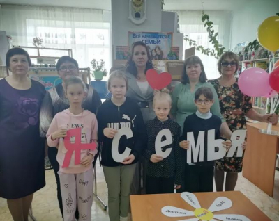 Игровая программа “Все начинается с СЕМЬИ”